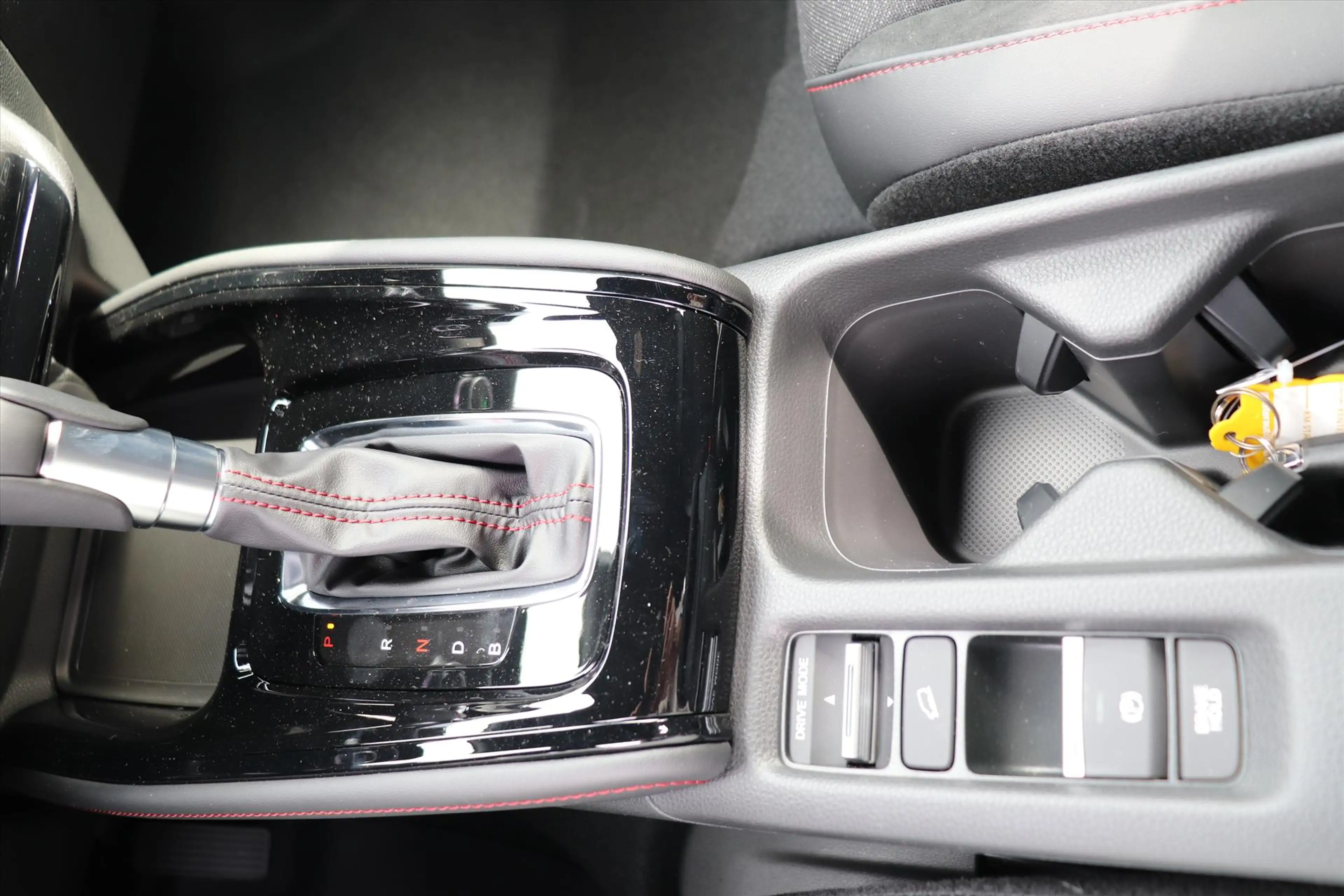 Honda HR-V 1.5 e:HEV i-MMD 131pk CVT Advance Sport — photo 4