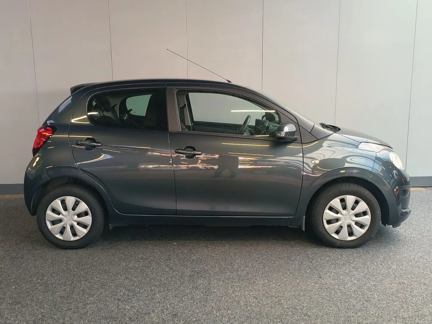 Citroen C1 1.0 VTi Urban Ride uit 2020 Rijklaar + 12 maanden Grijs - 2