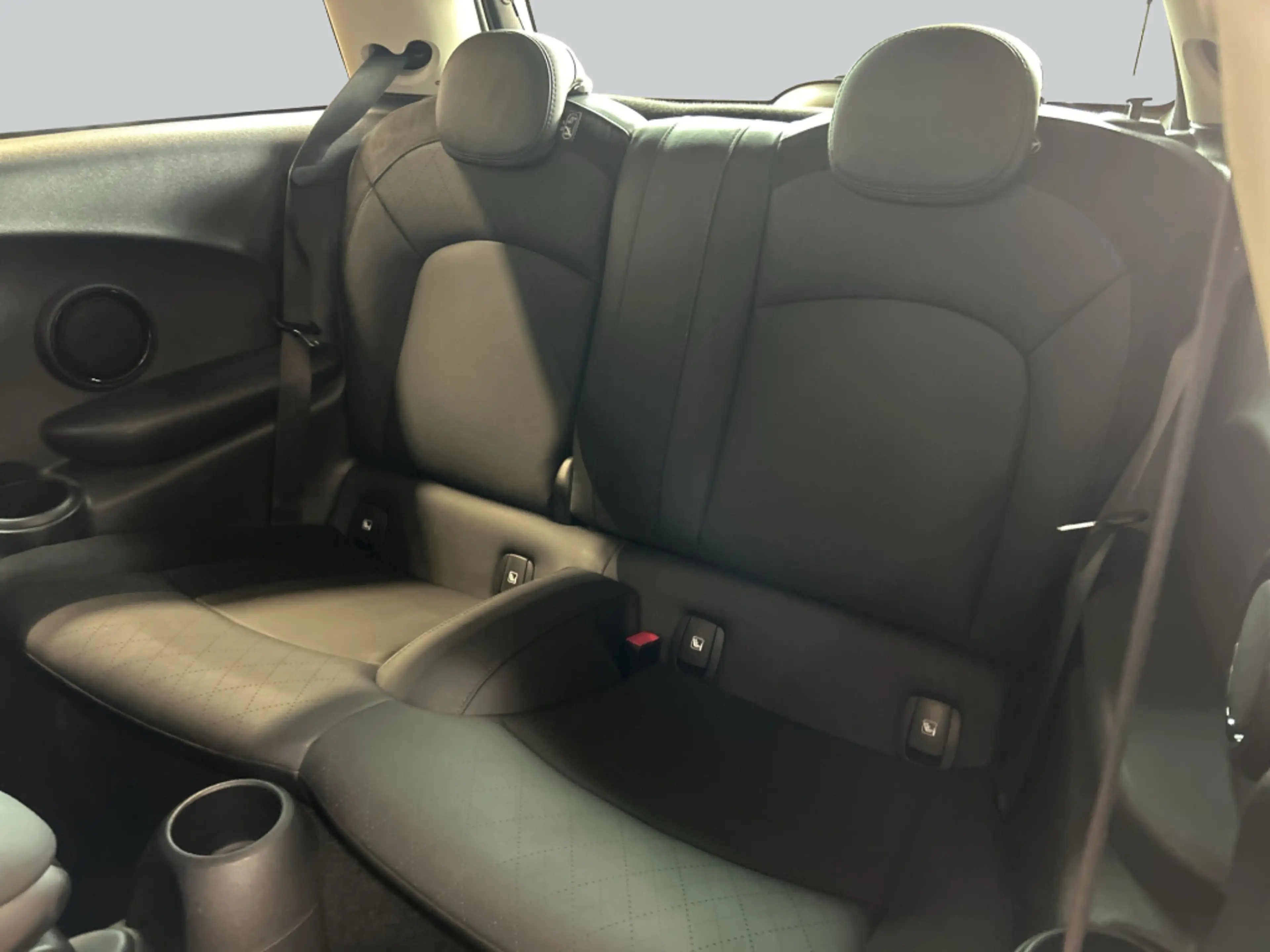 MINI Cooper SE Cooper SE Classic Trim LED Navi Sitzheizung — photo 12