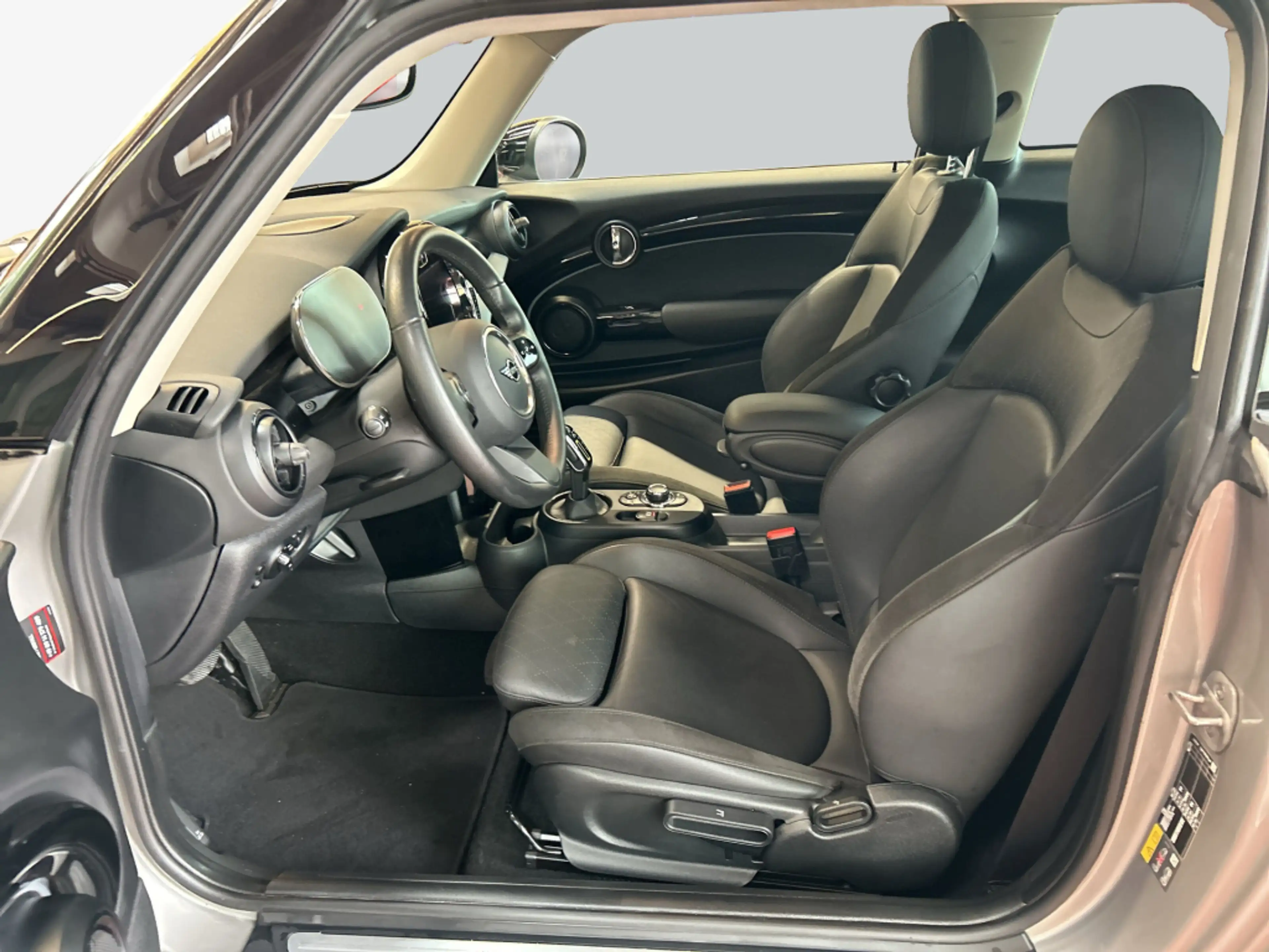 MINI Cooper SE Cooper SE Classic Trim LED Navi Sitzheizung — photo 10