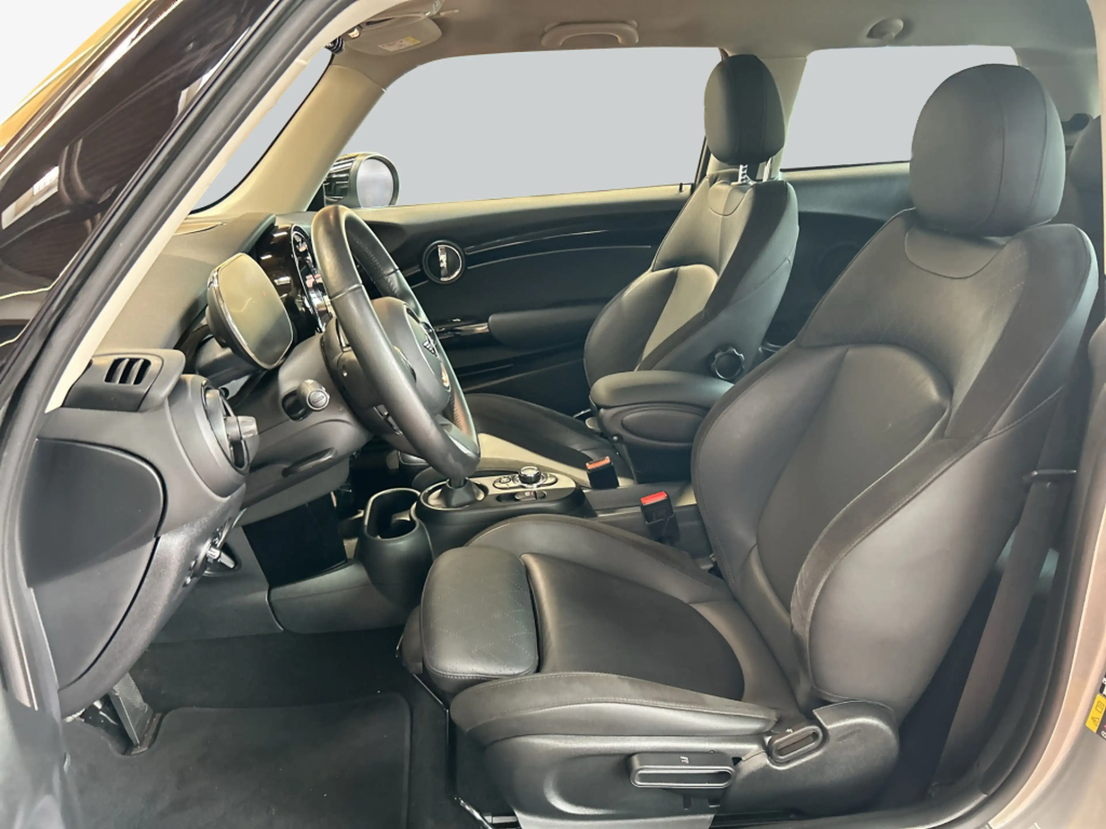 MINI Cooper SE Cooper SE Classic Trim LED Navi Sitzheizung — photo 11