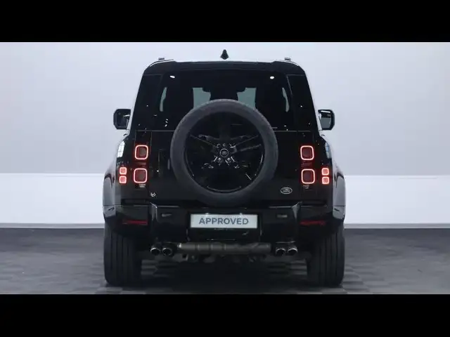 Land Rover Defender 90 view 6
