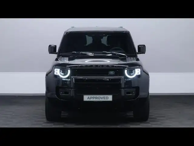Land Rover Defender 90 view 2