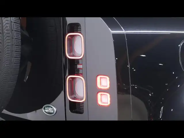Land Rover Defender 90 view 9