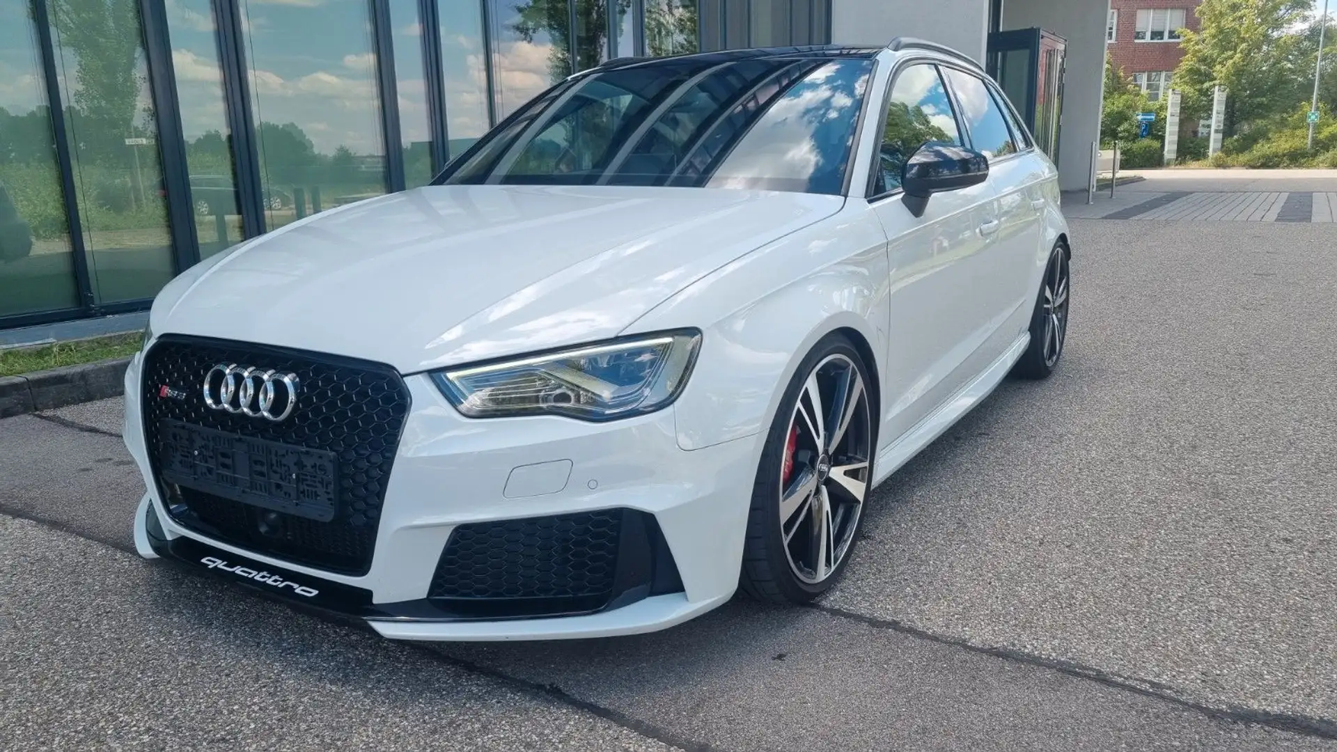 Audi RS3 Sportback 2.5TFSI quattro B&O+PANO+RS-Design Weiß - 1