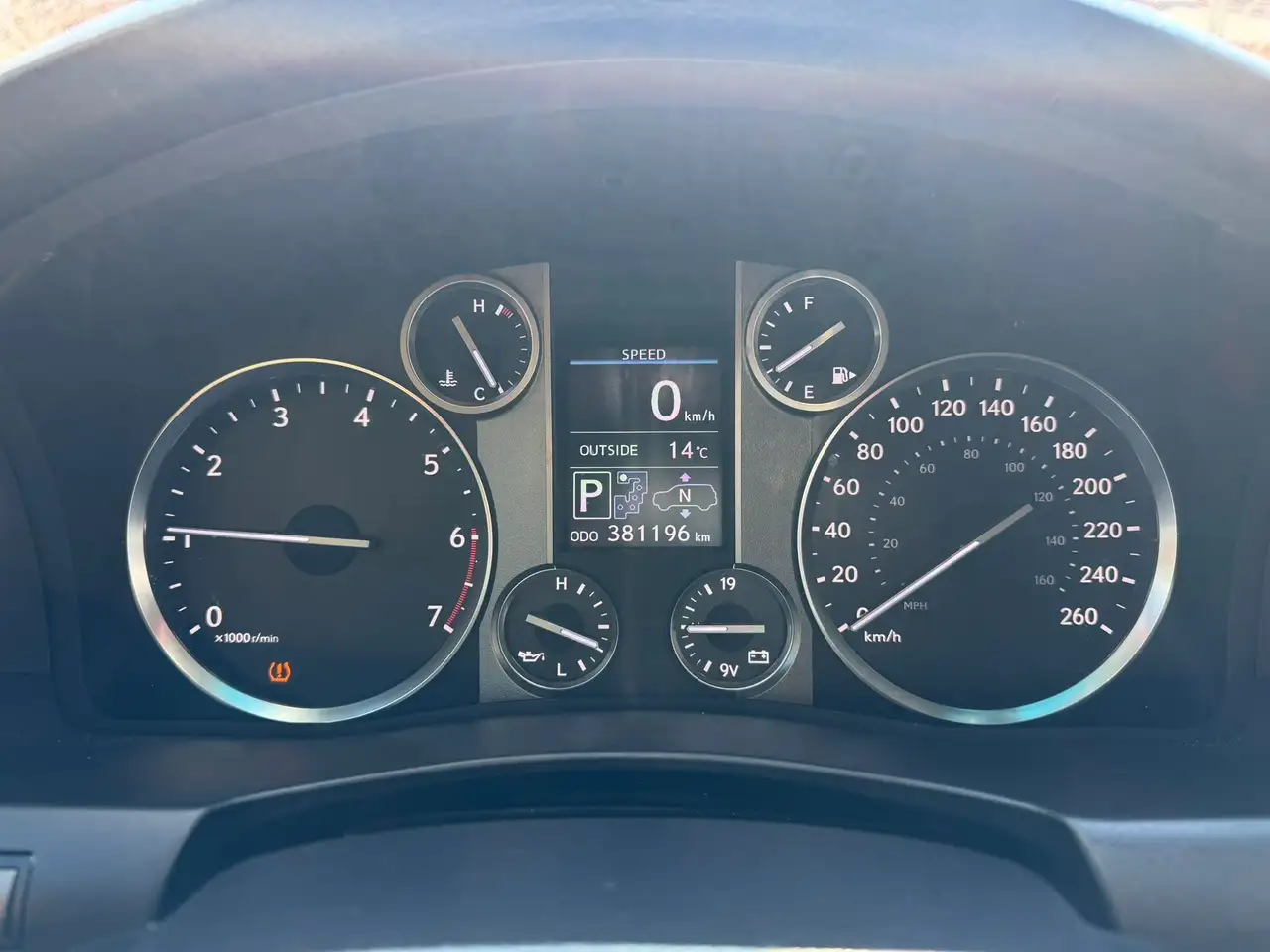 Lexus LX снимка Lexus LX