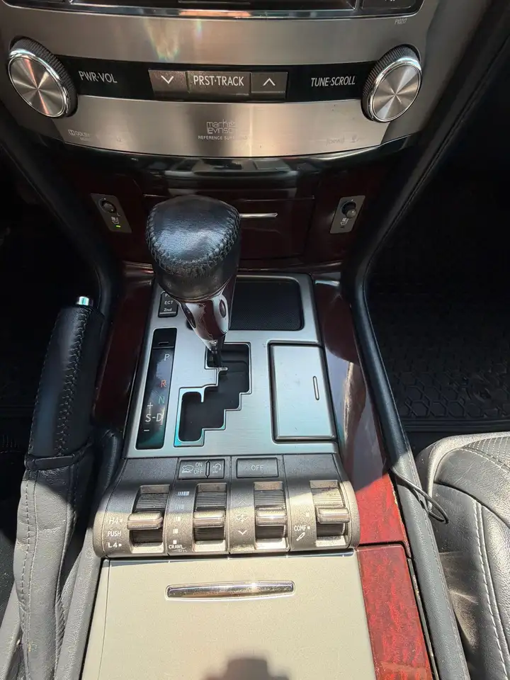 Lexus LX снимка Lexus LX