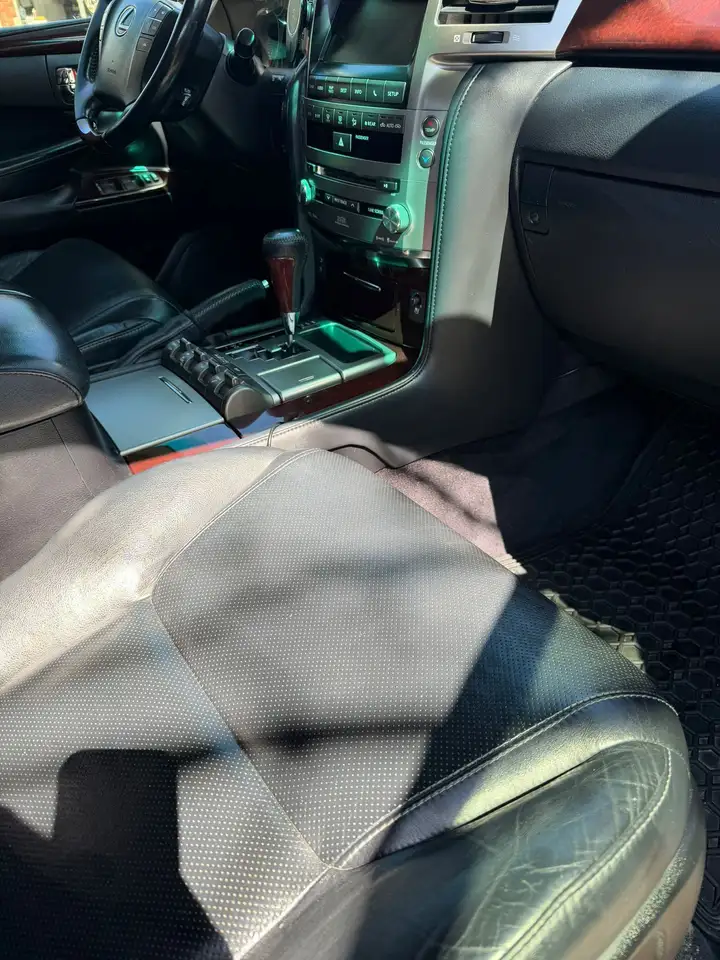 Lexus LX снимка Lexus LX