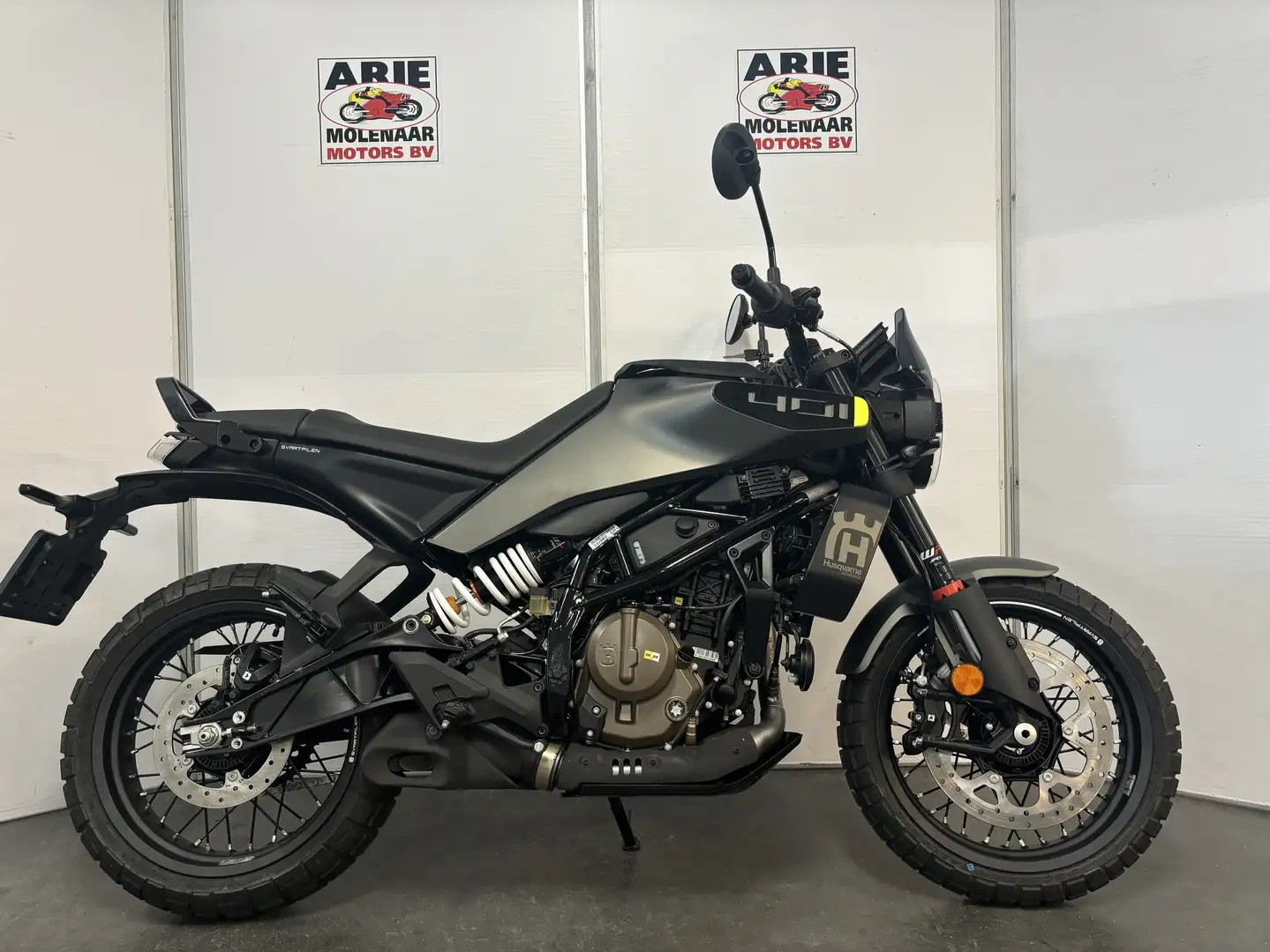 Husqvarna Svartpilen 401 Negru - 1