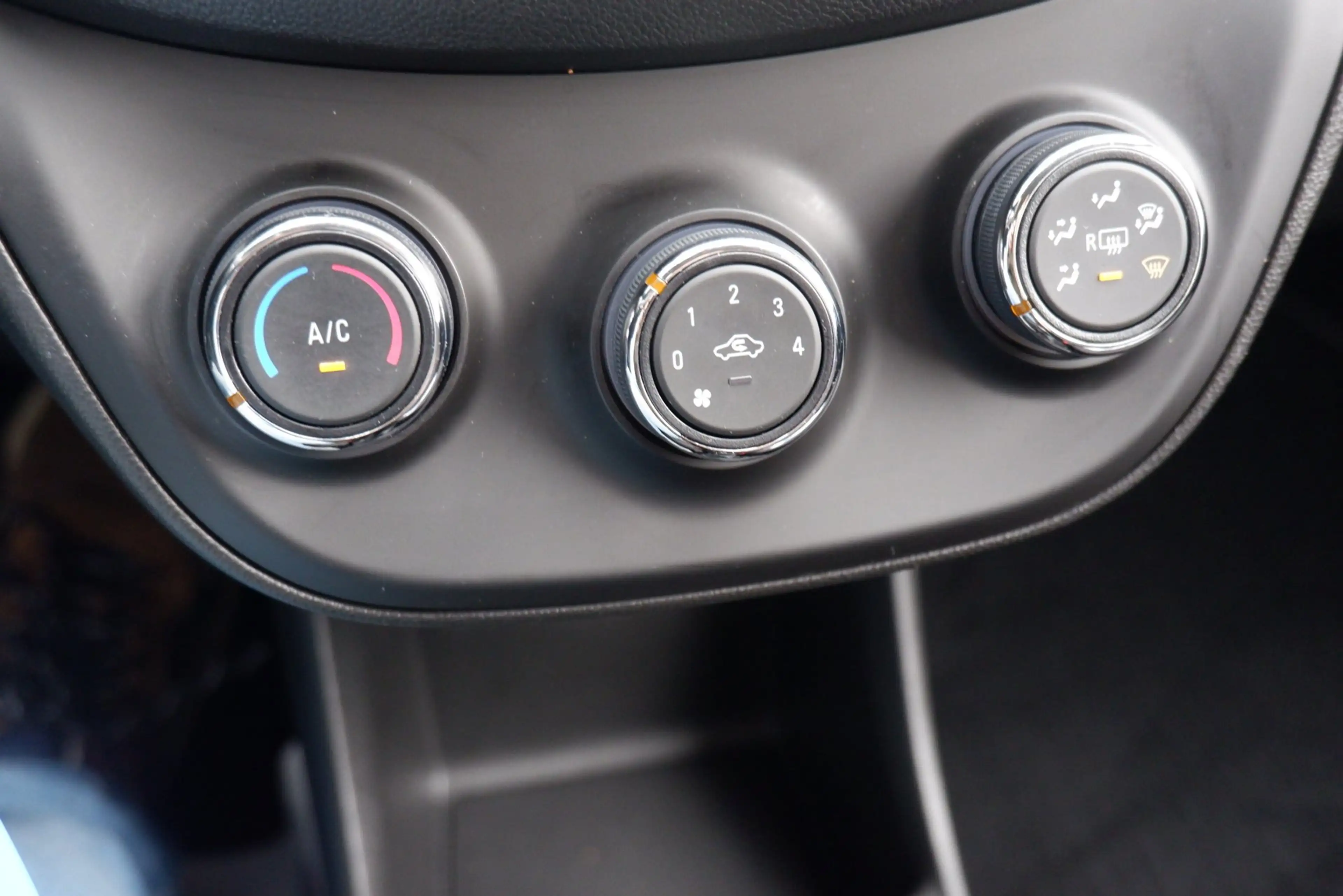 Opel Karl 1.0 Rocks Online Edition — photo 24