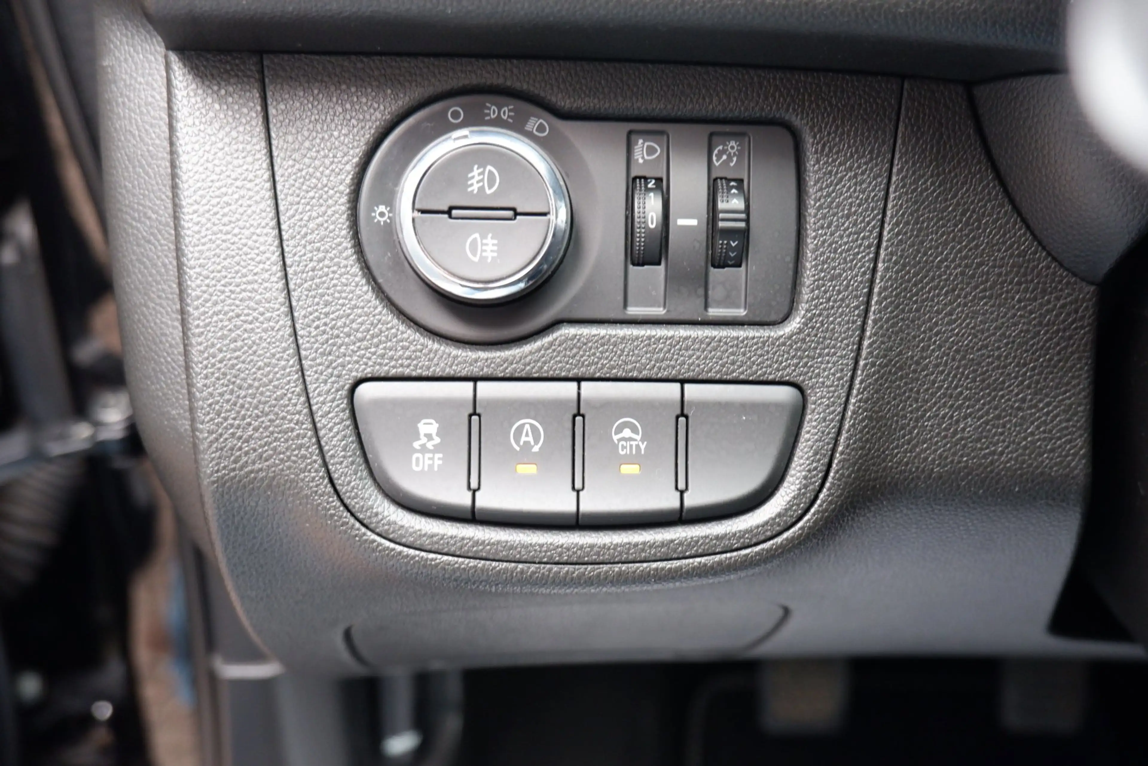 Opel Karl 1.0 Rocks Online Edition — photo 28