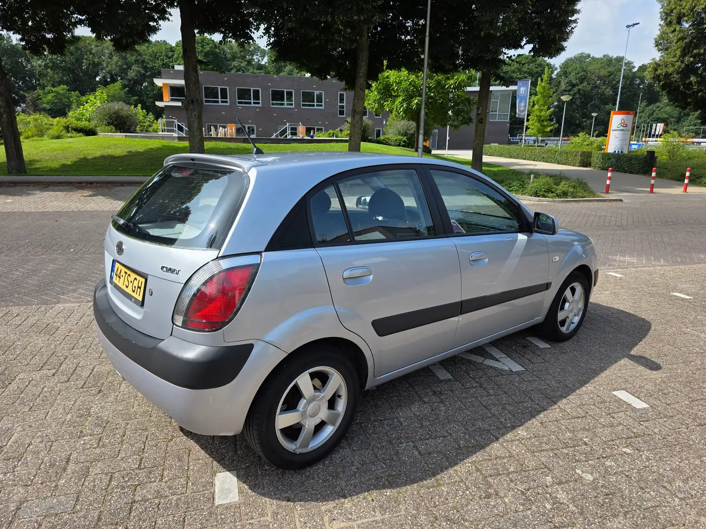 Kia Rio Rio 1.6 CVVT X-ecutive Plateado - 2