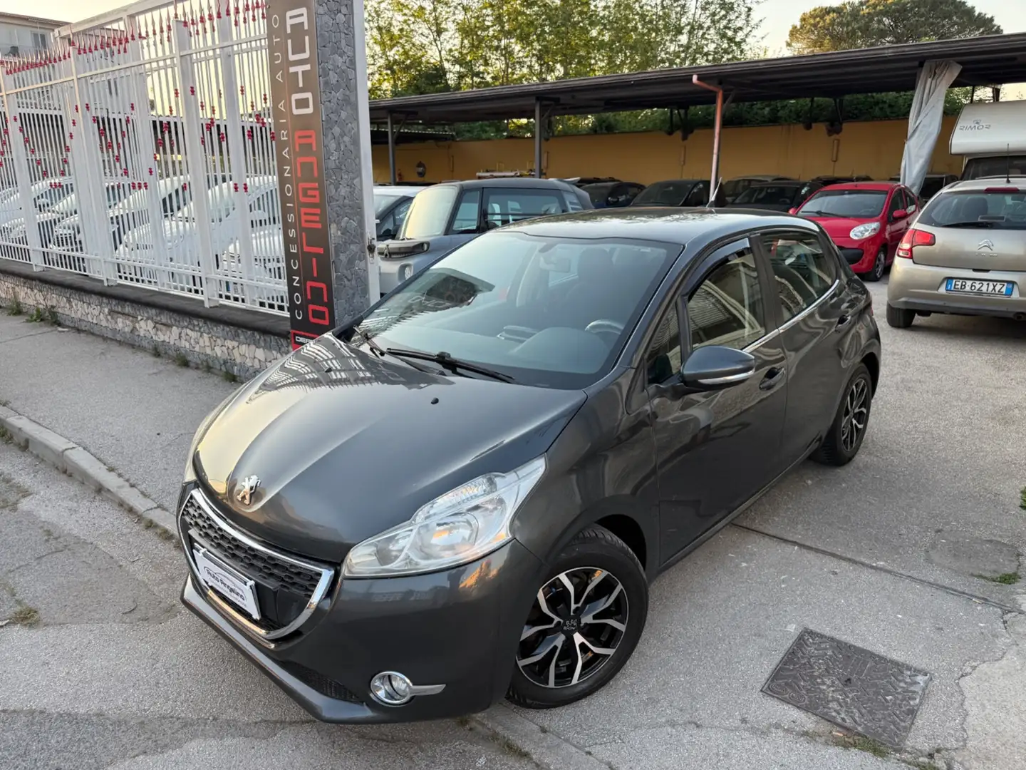 Peugeot 208 1.4 VTi 95 CV 5p. GPL Allure Gris - 1