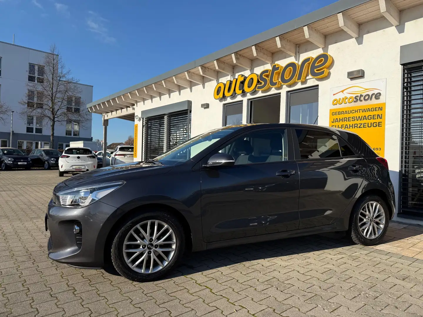 Kia Rio 1.2 Dream Team 62 kW (84 PS), Schalt. 5-Gang, F... Gris - 1