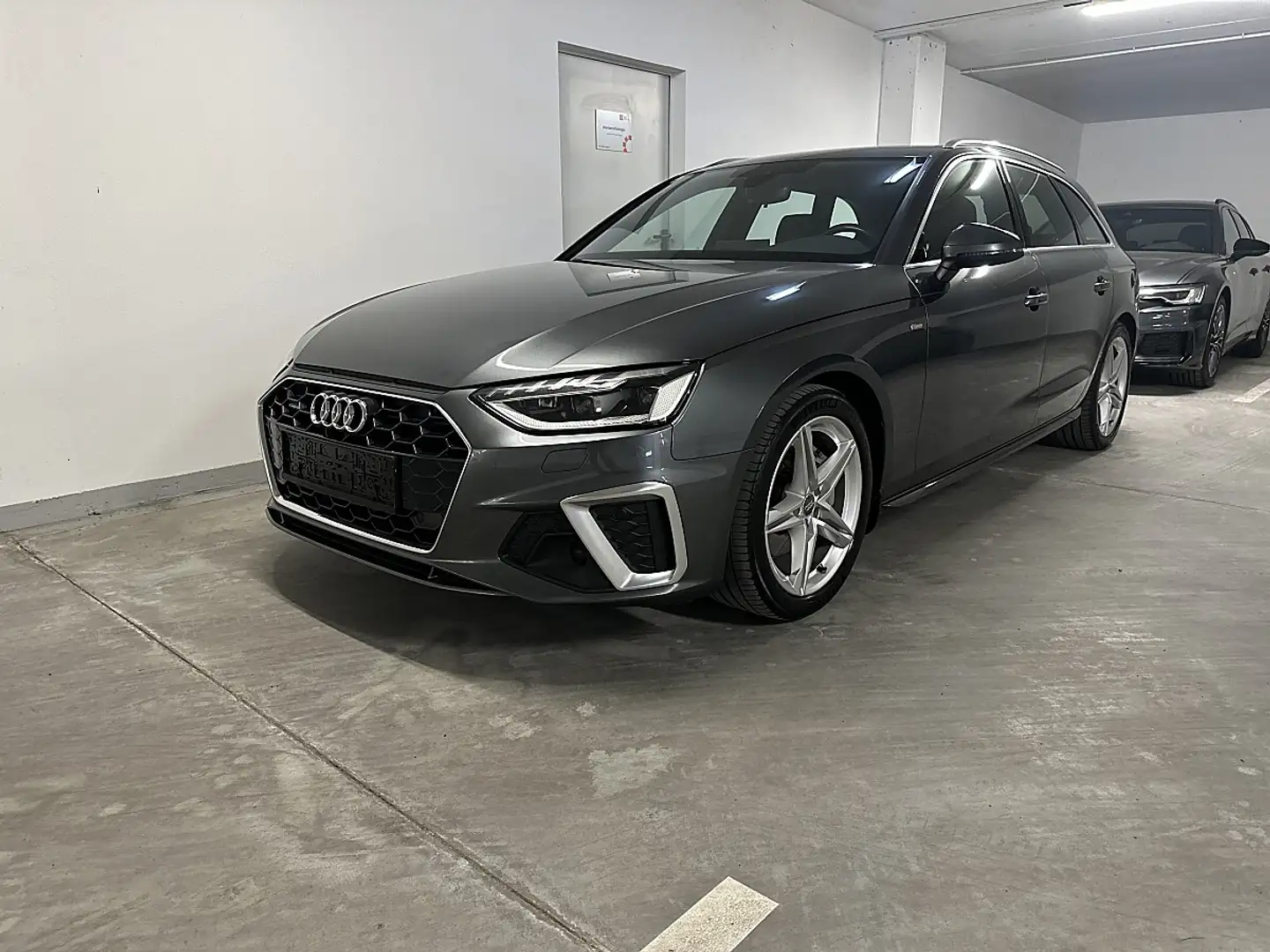 Audi A4 40 quattro 2.0 TDI S line Grau - 2