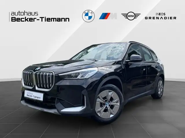 BMW iX 1 xDrive30 Batterie 99%/ AHK/ SHZ/ Sportstz./ Park