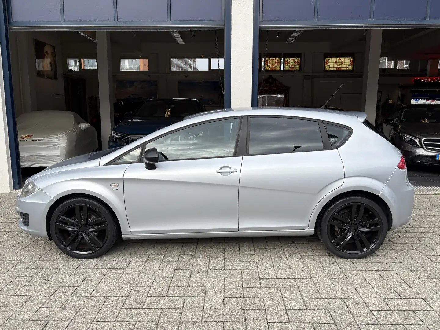 SEAT Leon 1.2 TSI Good Stuff AIRCO/CRUISE/NW APK/NETTE STAAT Grijs - 2