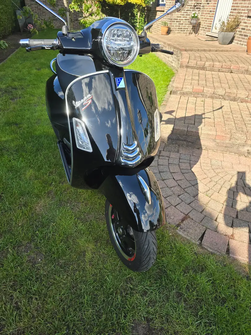 Vespa GTS Super 300 Zwart - 2