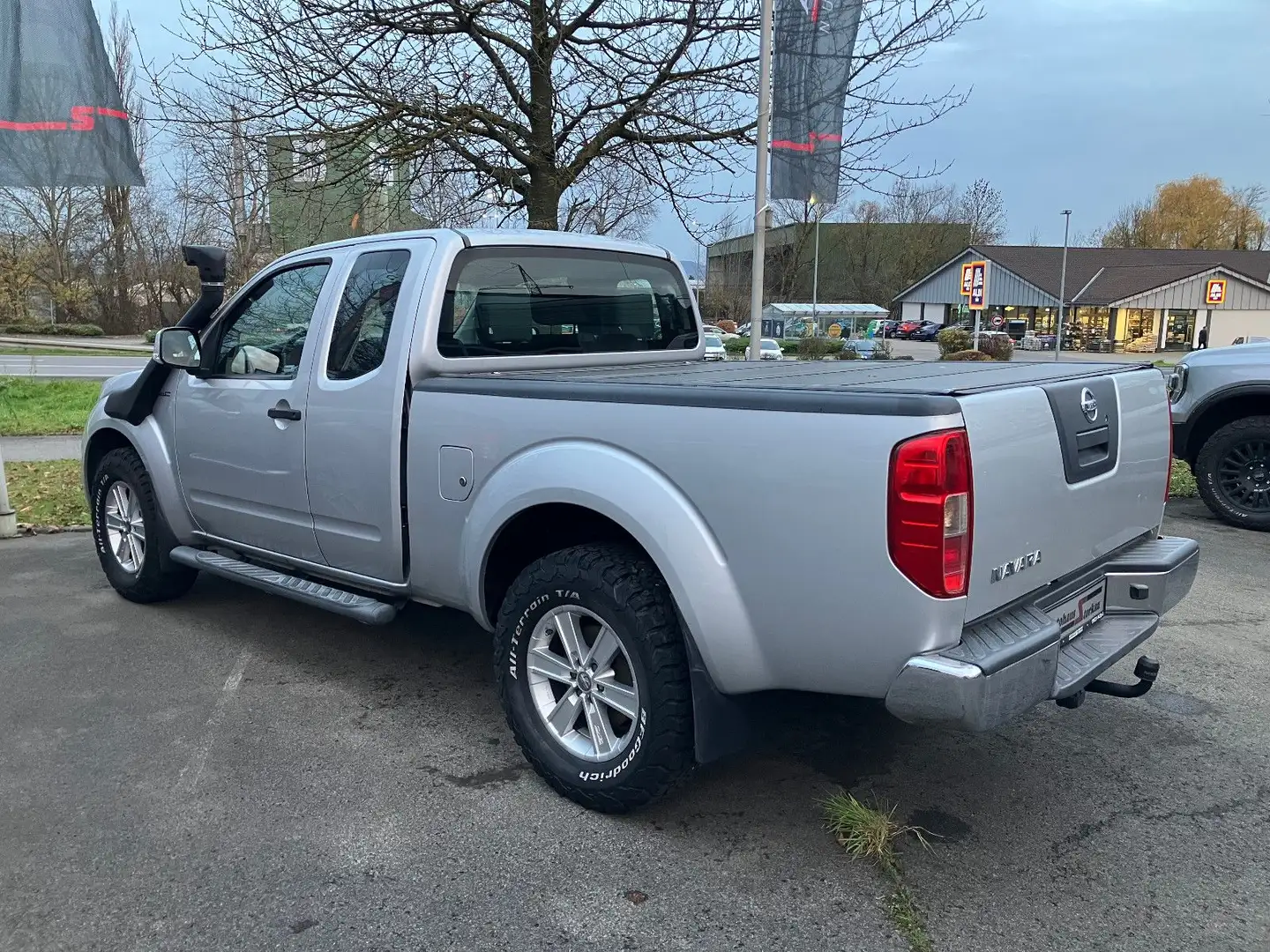 Nissan Navara King Cab SE - "Wohnkabinenfertig" Silber - 2