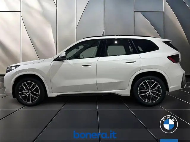 BMW X1 view 8