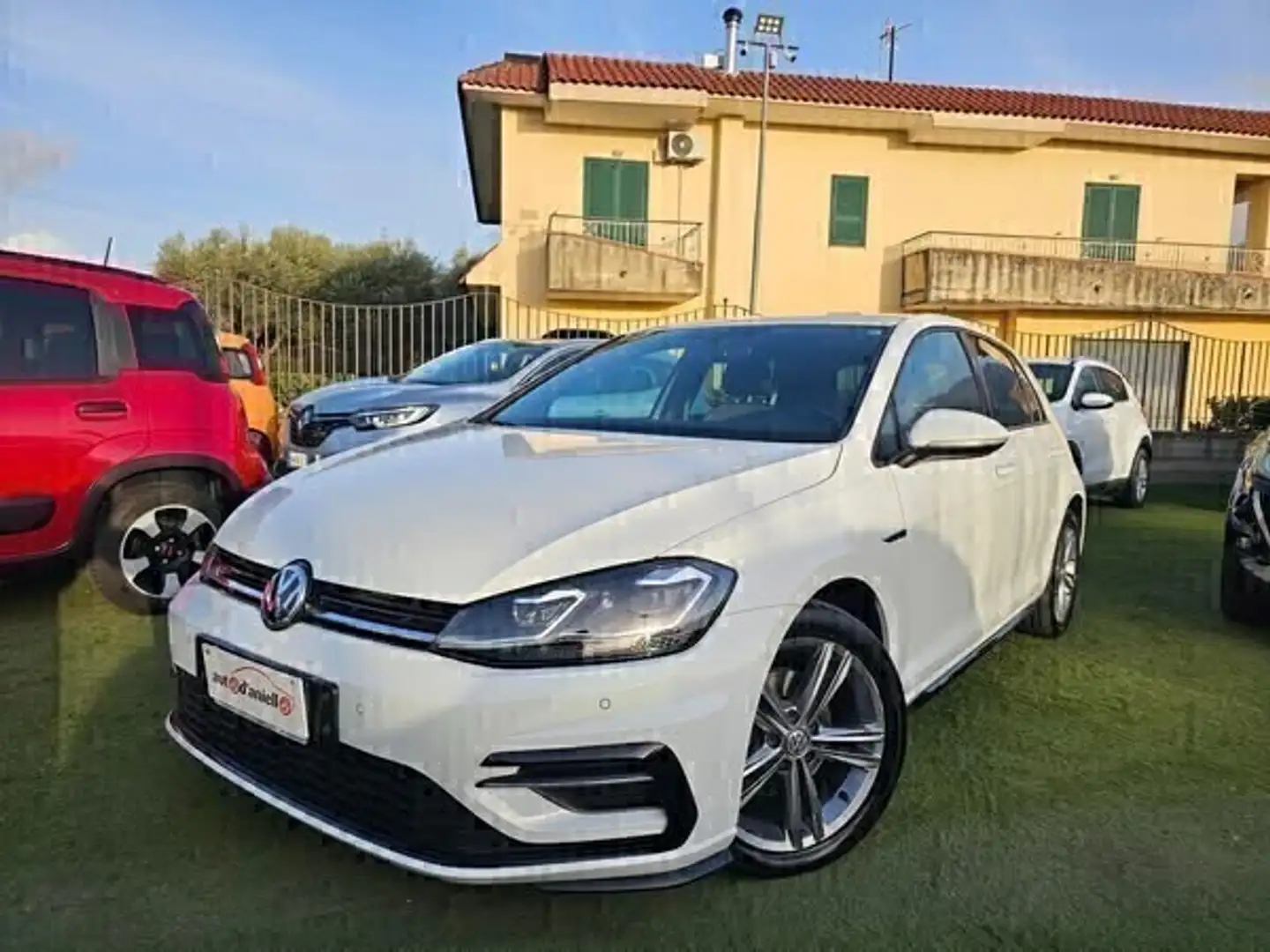 Volkswagen Golf 1.6 TDI 115 CV 5p. R-Line Bianco - 1