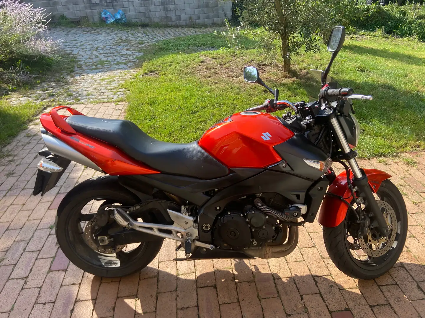 Suzuki GSR 600 Narancs - 1