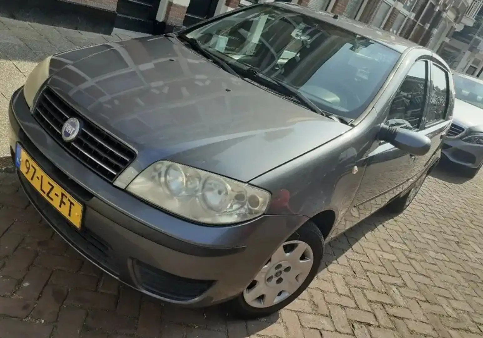 Fiat Punto Punto 1.4-16V Dynamic Gris - 1