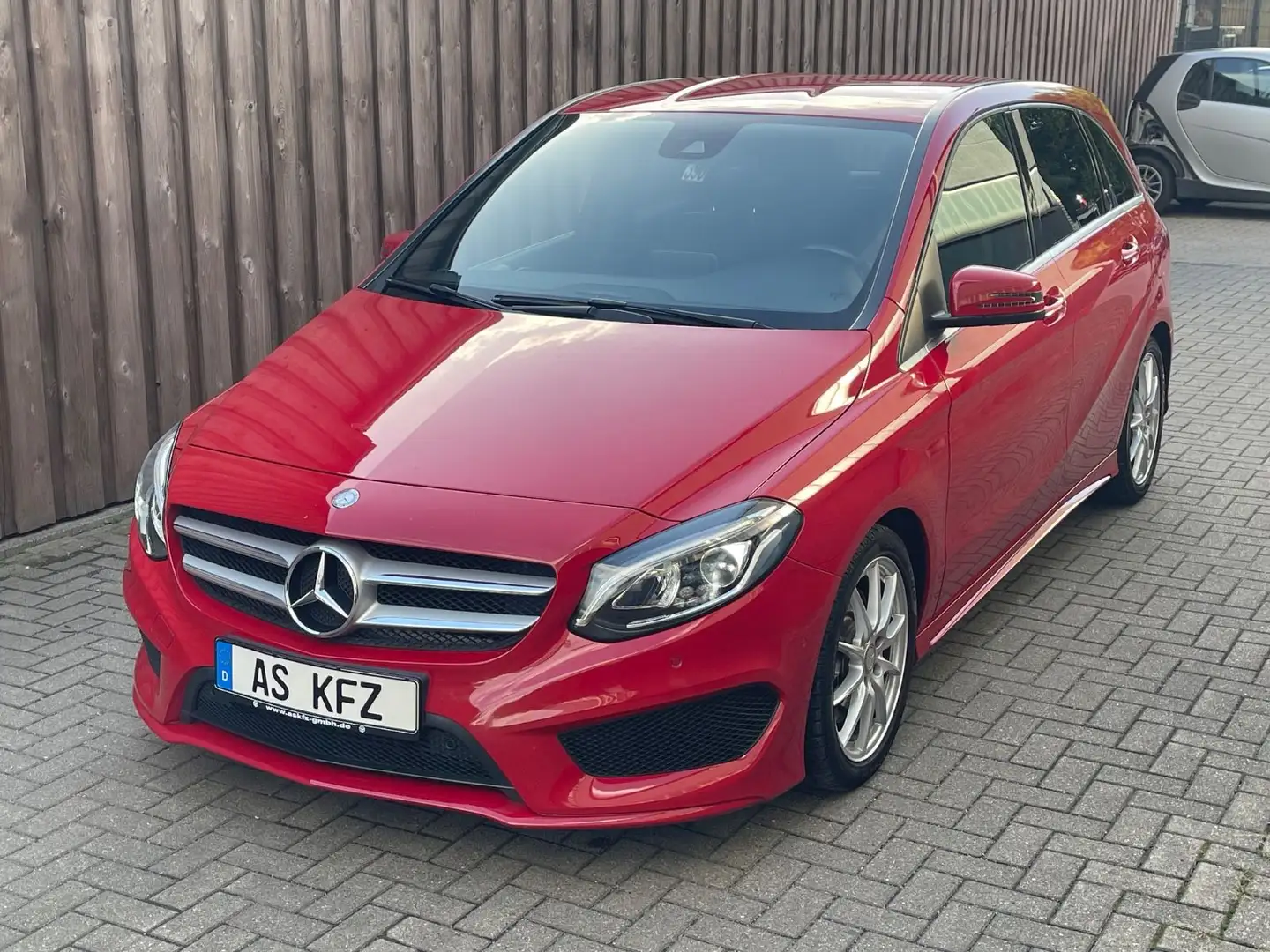 Mercedes-Benz B 250 B -Klasse B 250 Automatik Rückfahrkamera Rot - 1