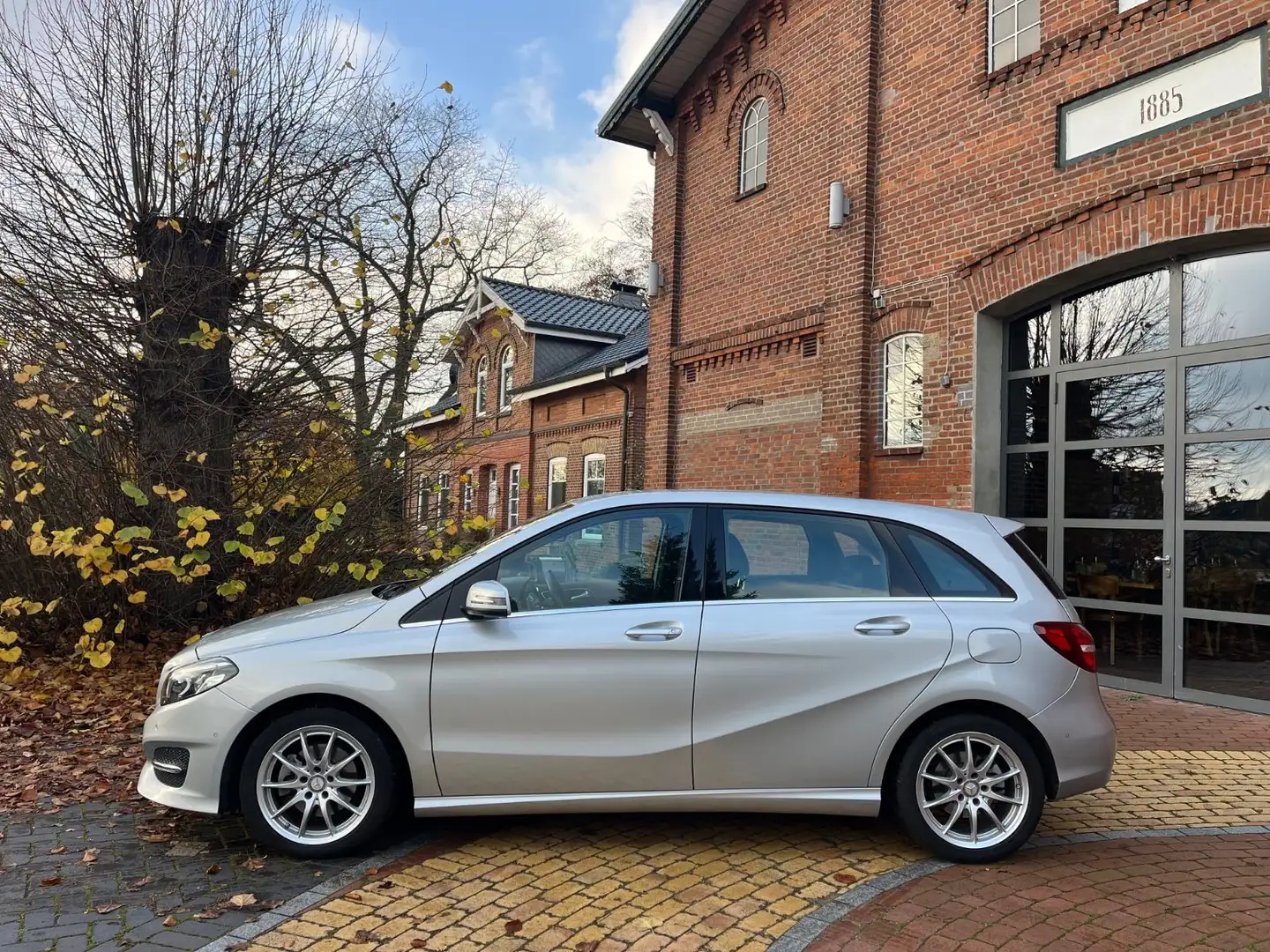 Mercedes-Benz B 200 Urban LED/nur 14700 km ! Silber - 2