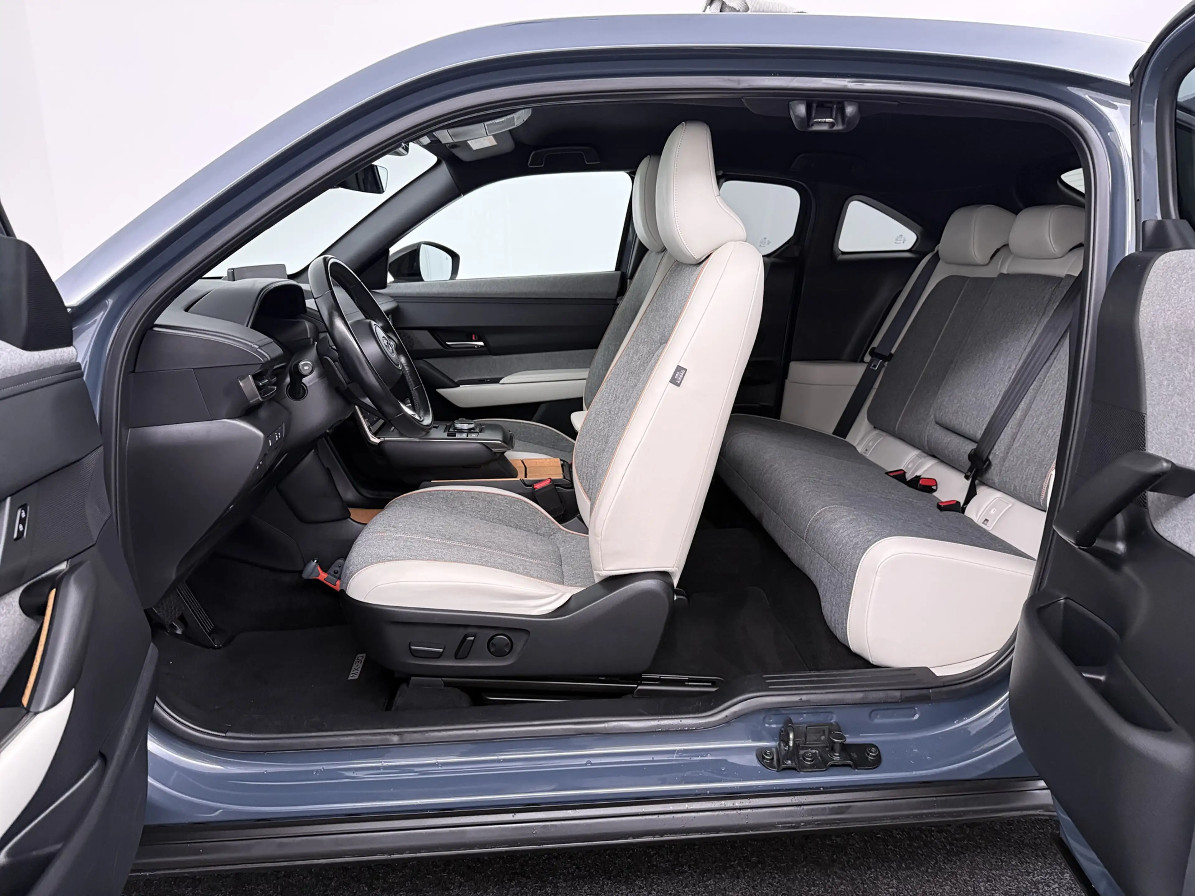 Mazda MX-30 e-SkyActiv EV 145 Advantage 36 kWh Onderweg-naar-d — photo 11