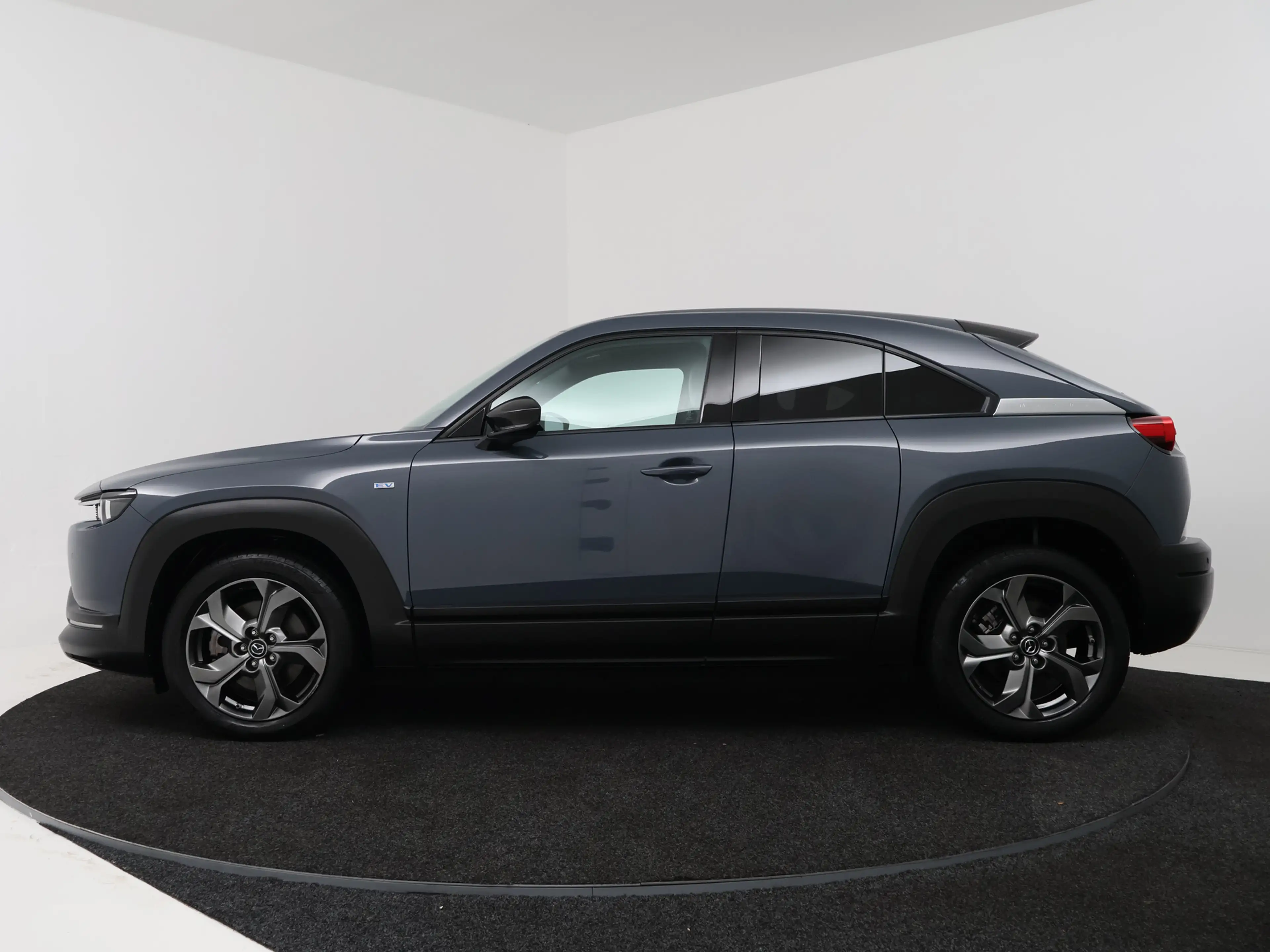 Mazda MX-30 e-SkyActiv EV 145 Advantage 36 kWh Onderweg-naar-d — photo 3