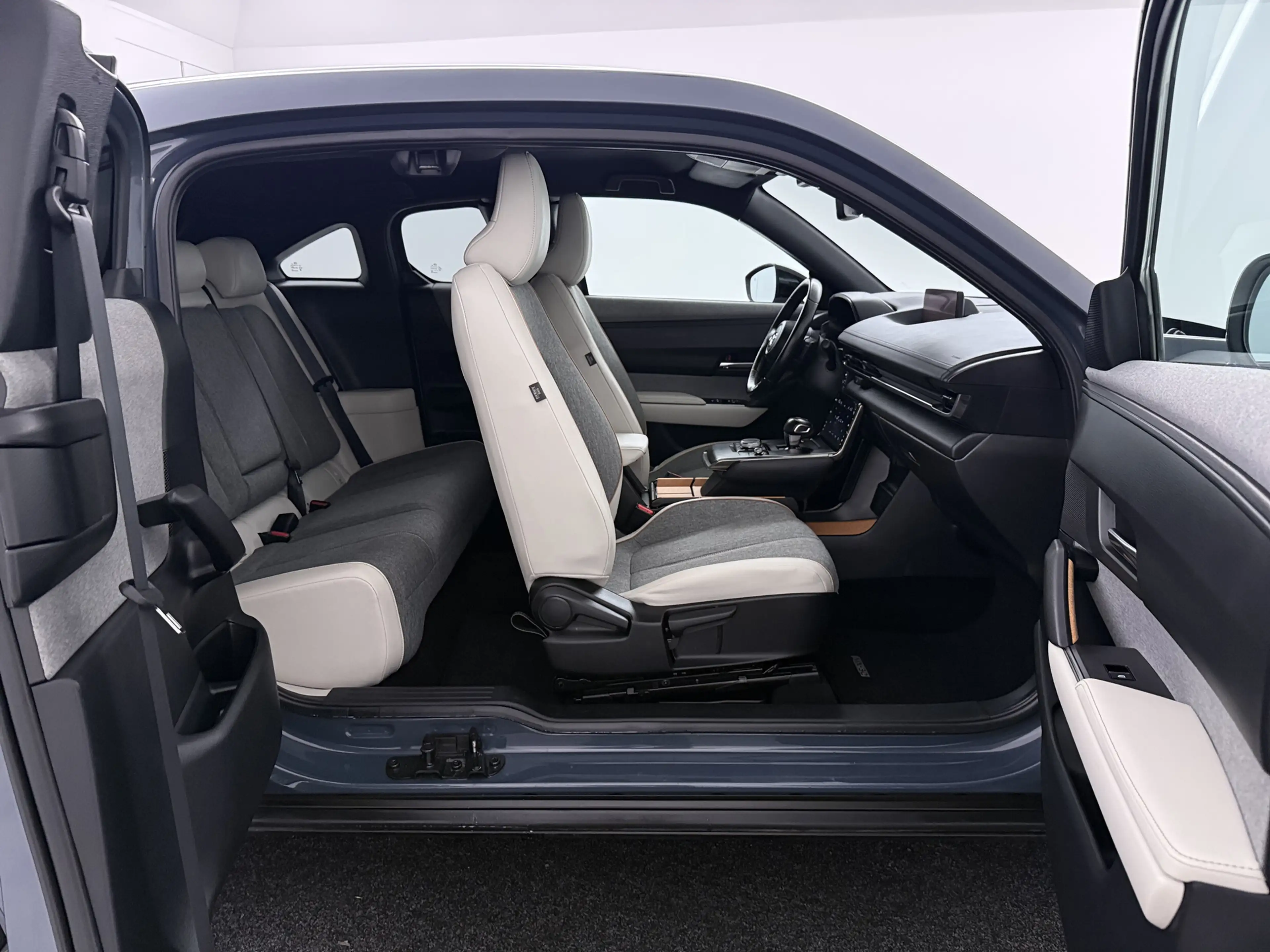 Mazda MX-30 e-SkyActiv EV 145 Advantage 36 kWh Onderweg-naar-d — photo 9