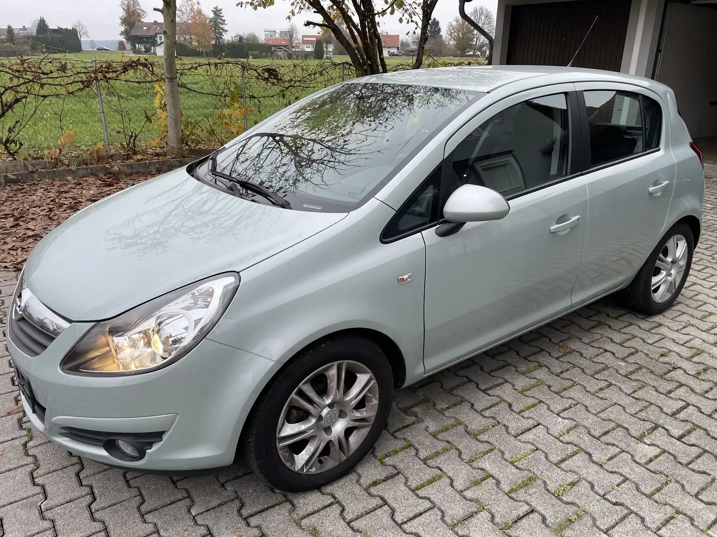 Opel Corsa Corsa  5-Türer 1.4 16V Innovation 110 Jahre Grün - 1