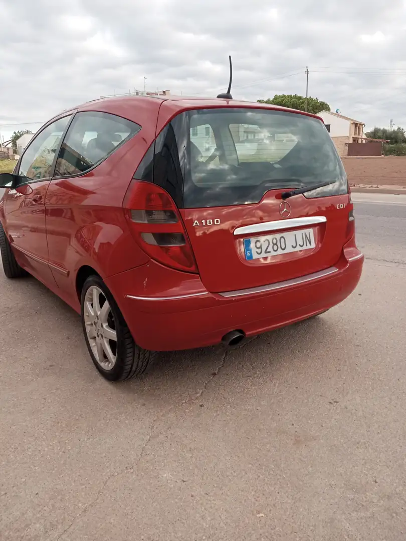 Mercedes-Benz 180 Rood - 2