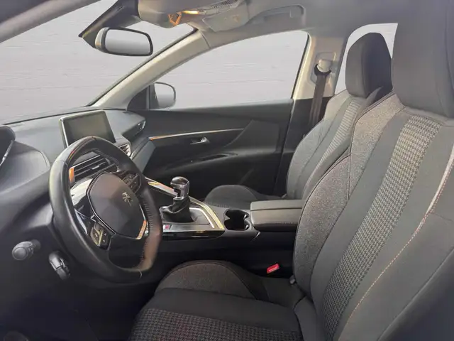 Peugeot 3008 view 9