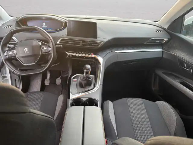 Peugeot 3008 view 11