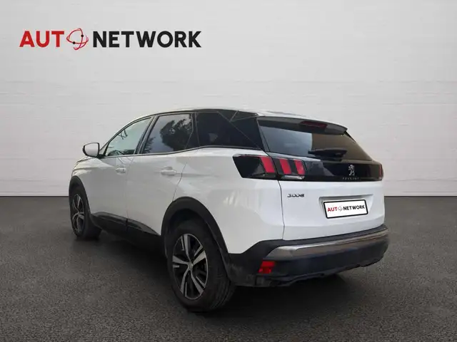 Peugeot 3008 view 2