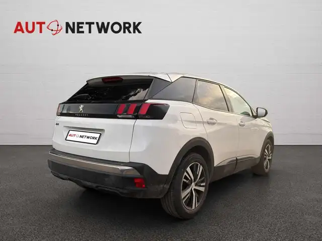 Peugeot 3008 view 4