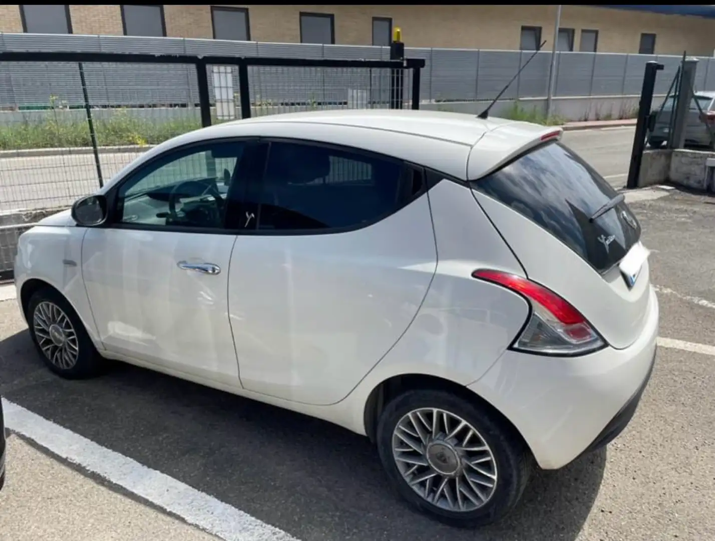 Lancia Ypsilon 1.3 mjt Gold s&s 95cv Bianco - 2