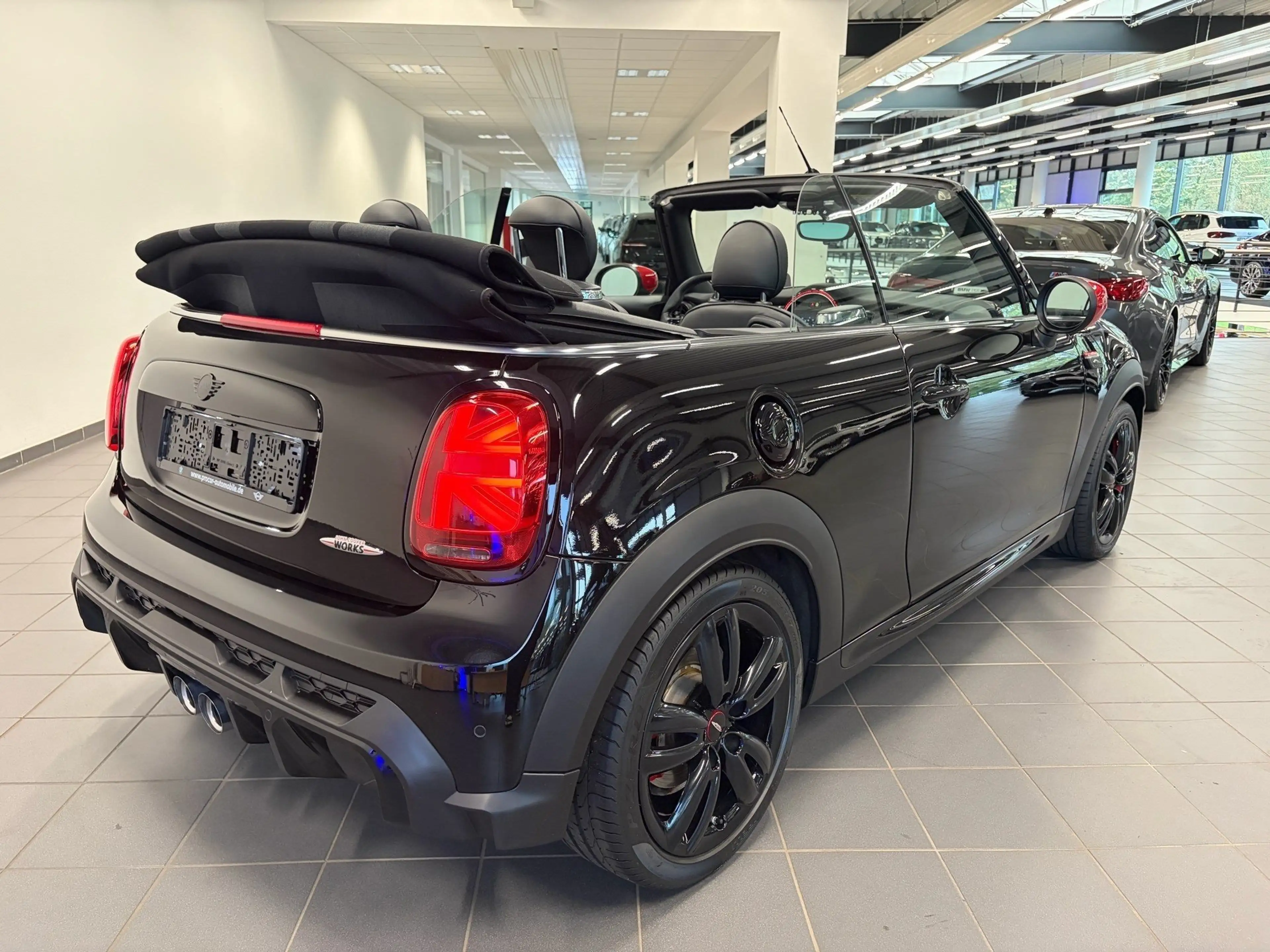 MINI John Cooper Works Cabrio John Cooper Works Cabrio — photo 4