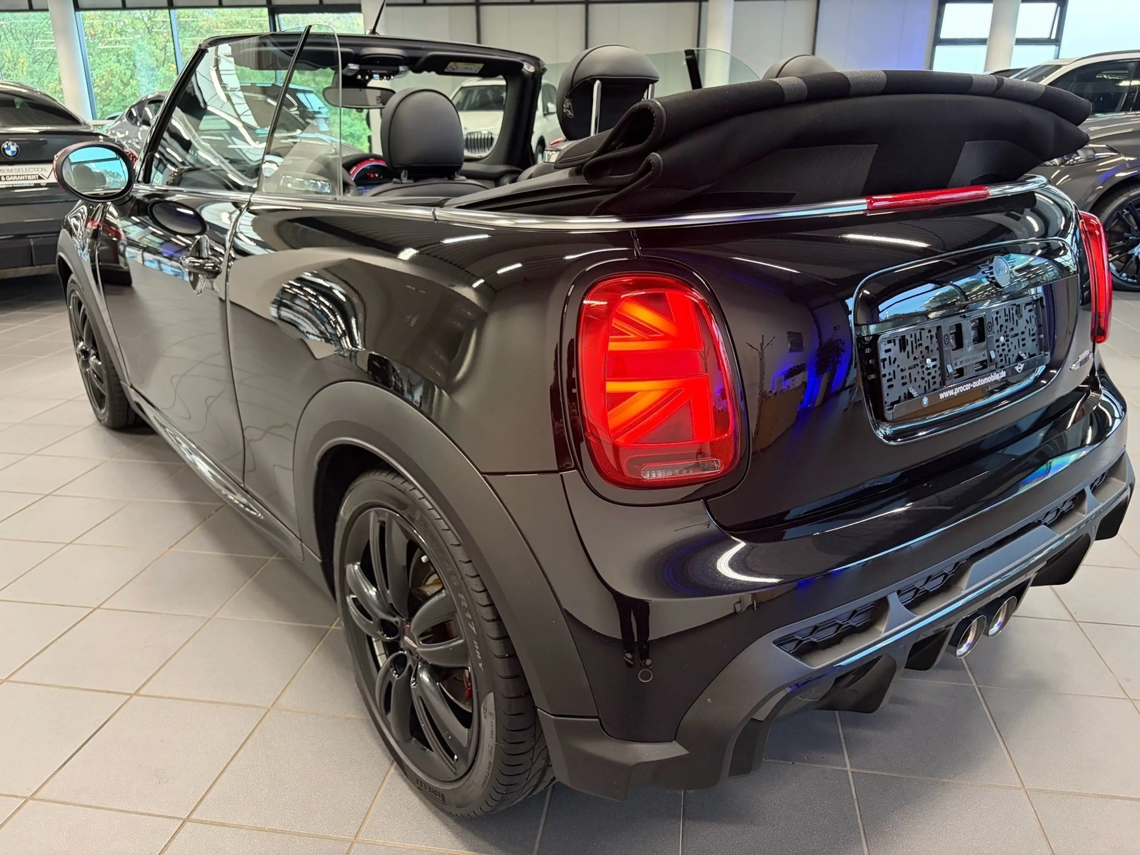 MINI John Cooper Works Cabrio John Cooper Works Cabrio — photo 6