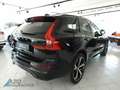 Volvo XC60 B4 Ultimate Dark AWD*AHK*STHZG*PANO*HUP* Noir - thumbnail 4