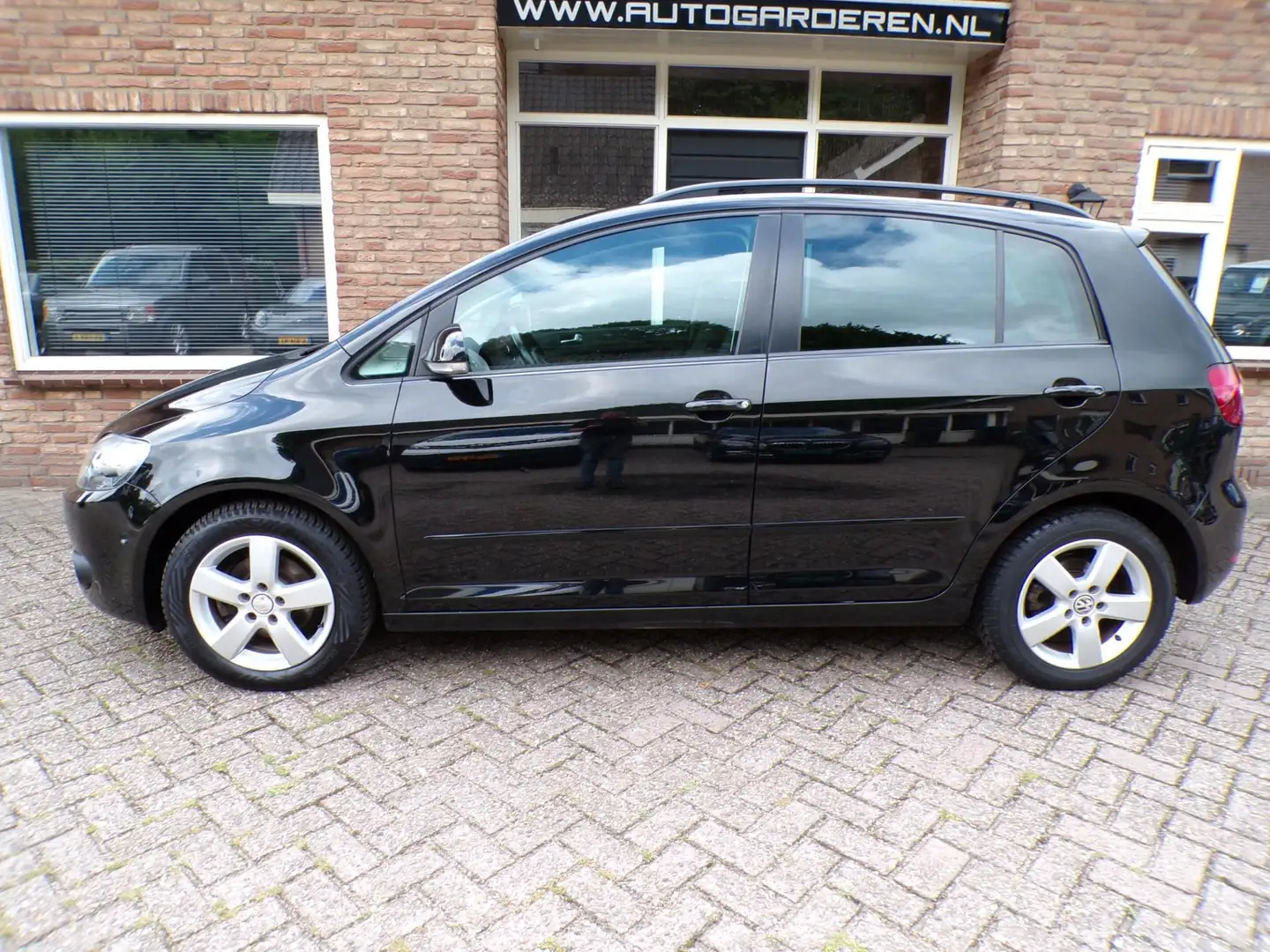 Volkswagen Golf Plus 1.4 Easyline Airco / Navi / Stoelverwarming Zwart - 2