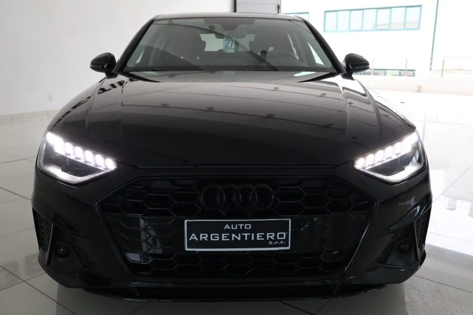 Audi A4 30 TDI S tronic S line edition identity black Zwart - 2