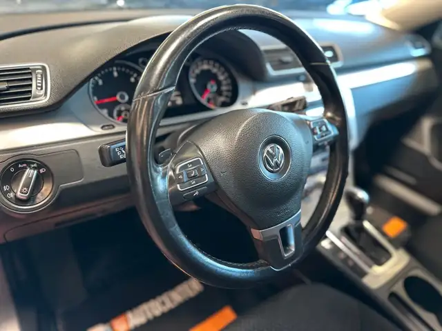 Volkswagen Passat view 11