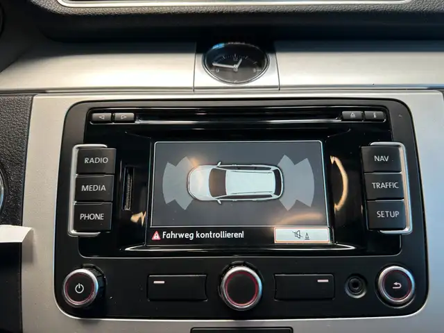 Volkswagen Passat view 15