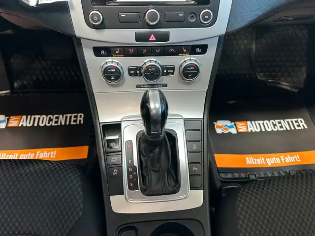 Volkswagen Passat view 10