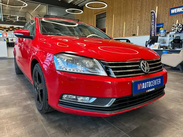 Volkswagen Passat view 3