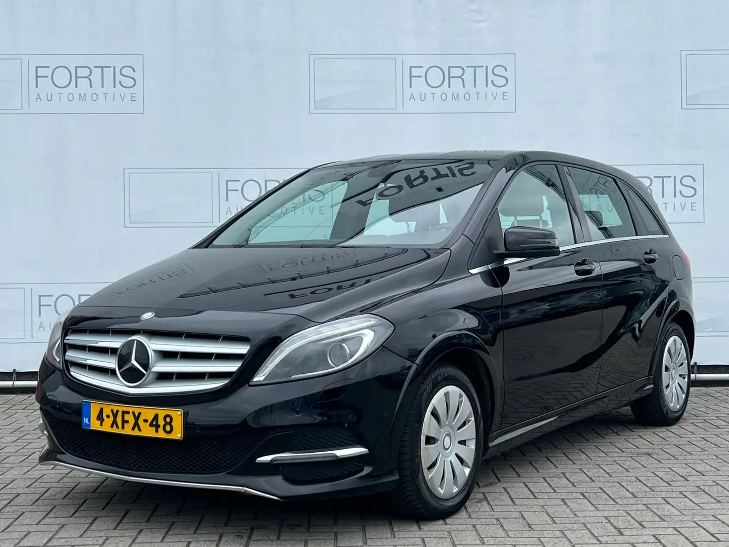 Mercedes-Benz B 200 NGD Ambition NL AUTO | CARPLAY | ECC | NAVI | APK Zwart - 1