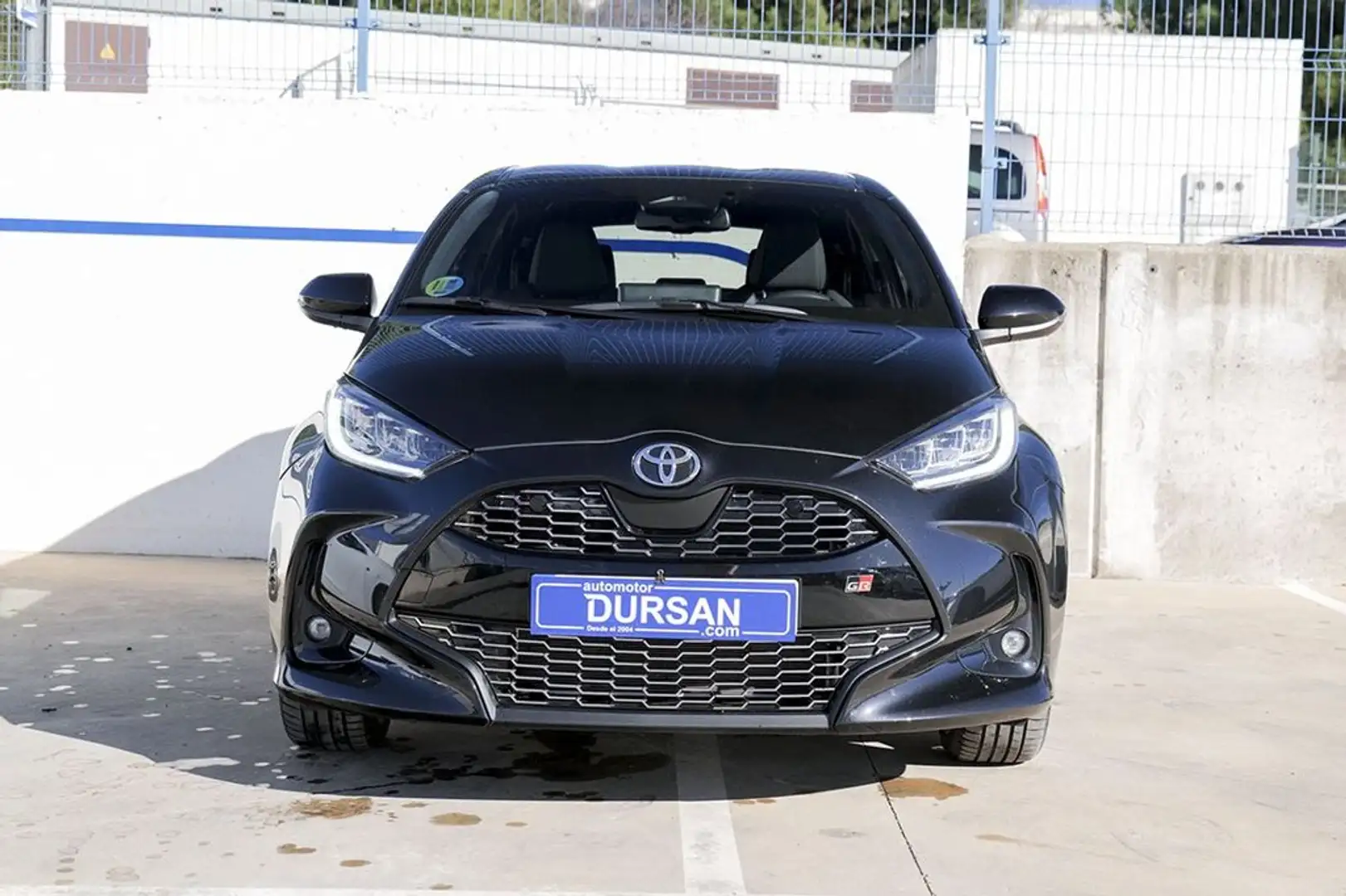 Toyota Yaris 202 Negro - 2